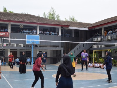 Olahraga Volly Bapak dan ibu guru