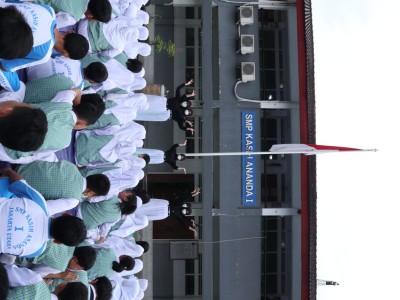 Pertujukan Menari Kelas 8A